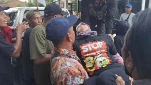 Istri Pentolan AMPB Pingsan di PN Pati