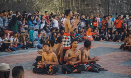 Tradisi Lokal Yang Tetap Menarik Perhatian Generasi Muda