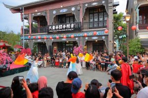 Perayaan Tradisional Yang Menghadirkan Suasana Meriah